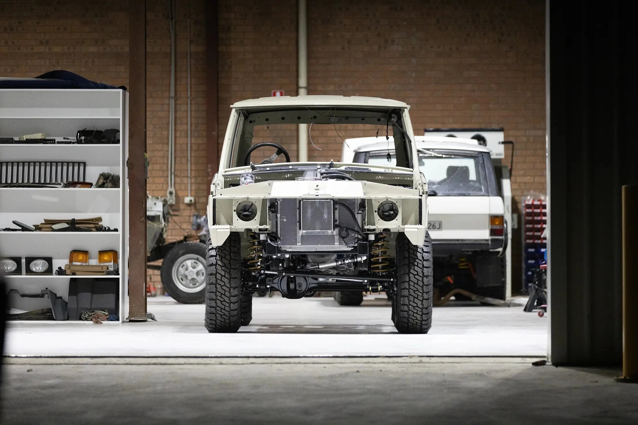 Range Rover classic mid rebuild in garage | Range Rover Classic | Hudson Coachworks Signature Series | LSA Range Rover Classic | Custom Range Rover Classic | Range Rover Restoration