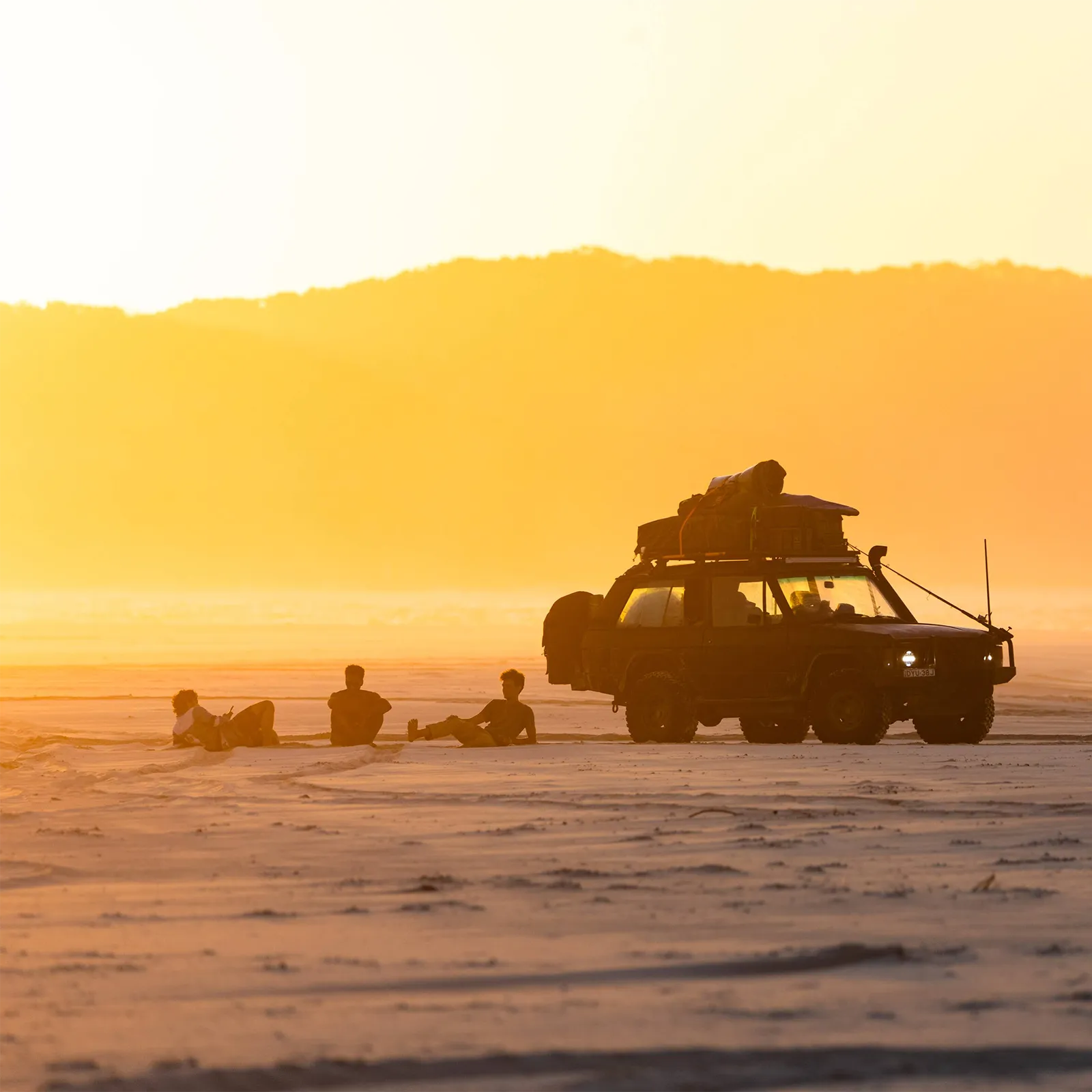 Silhouette of 2 Door Range Rover Classic on the coast with mates | Range Rover Adventures | Range Rover RangeClassic | Range Rover Restoration | Range Rove Build | Overlanding Range Rover Classic | Touring Range Rover Classsic