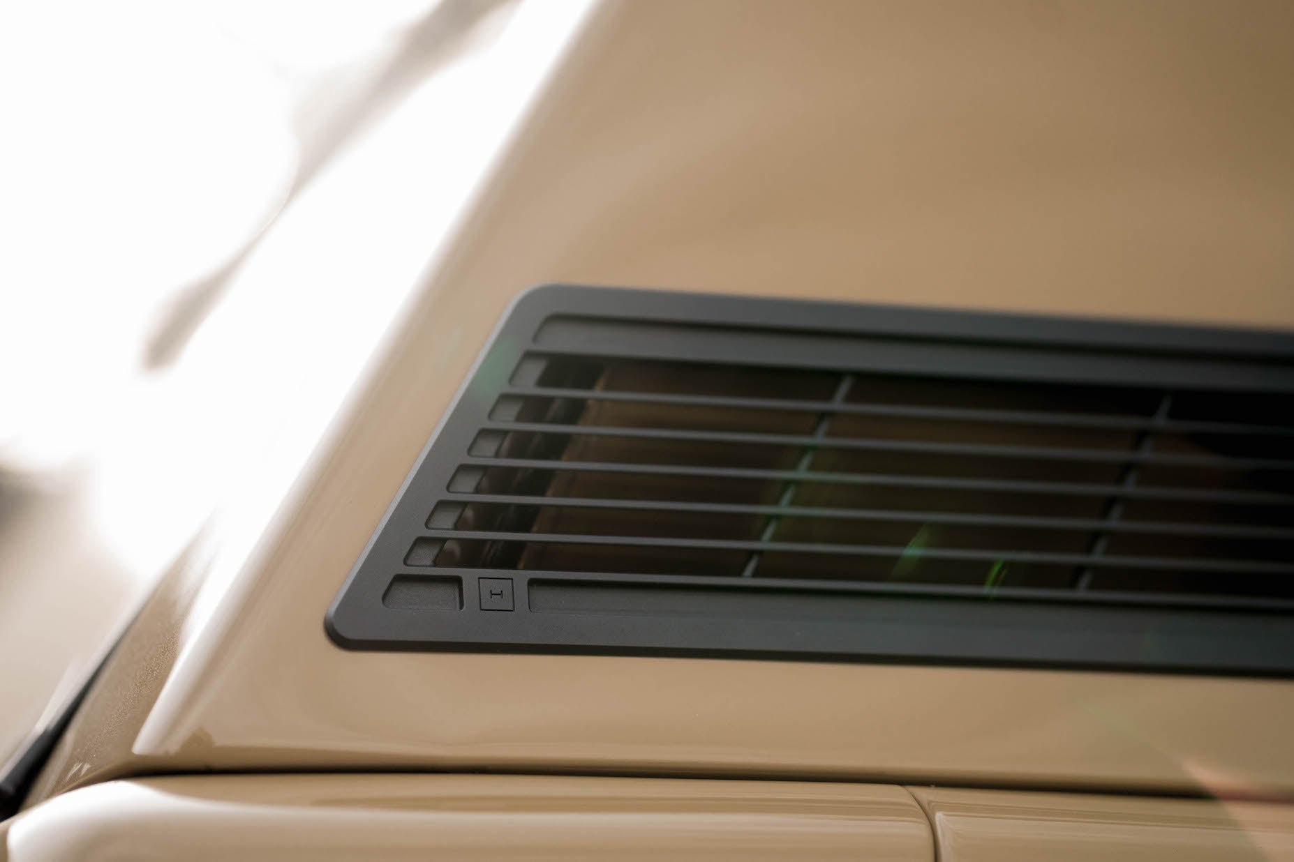 C-Pillar External Billet Grilles - Range Rover Classic