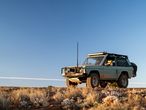 Endak Hudsons Range Rover Classic sits at the top of a hill in the Flinders Rangers at Golden Hour | Range Rover Classic | Range Rover Expedition Series | Expedition Vehicle | Touring Range Rover Classic