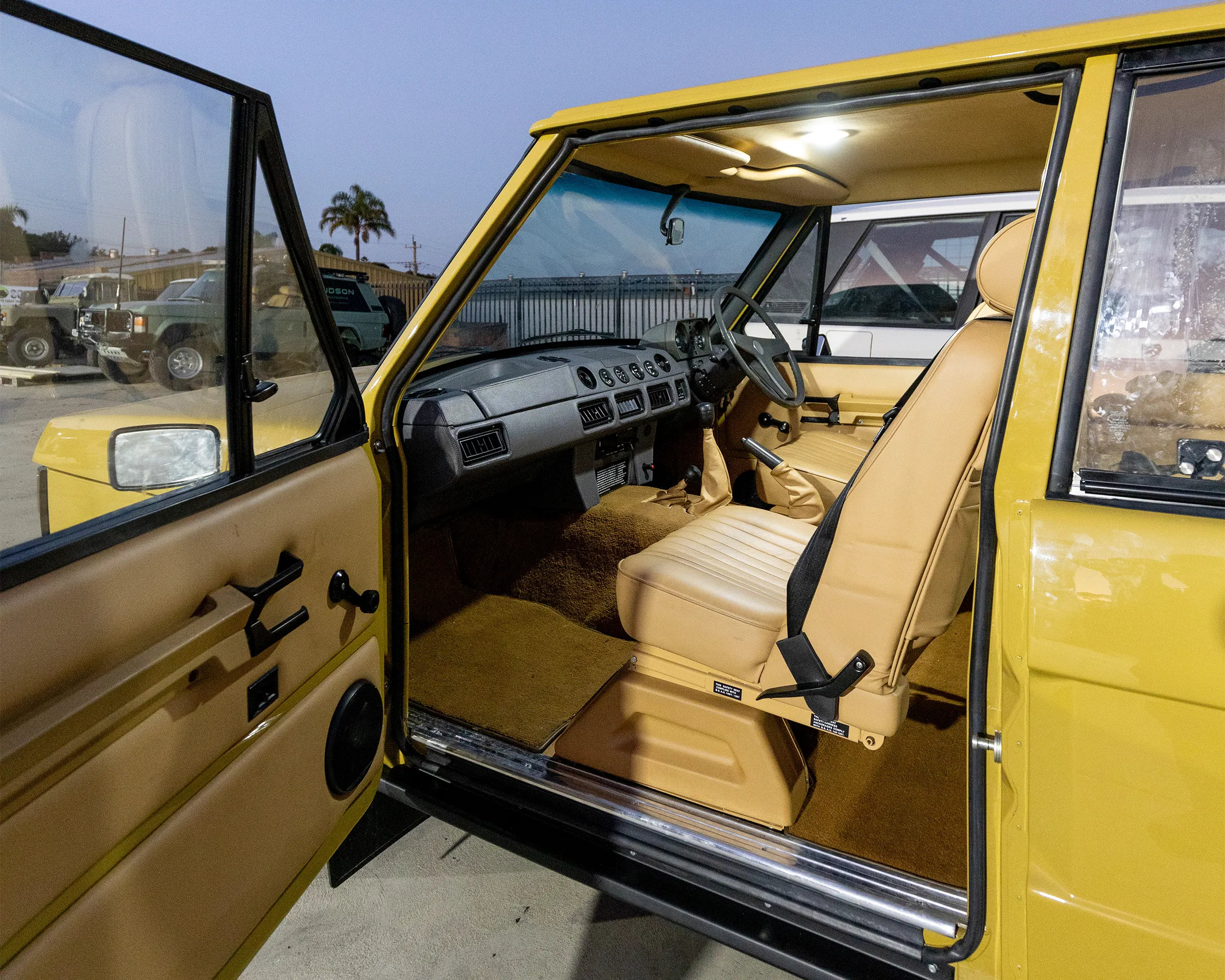 Restored Range Rover Classic Interior | Restored Range Rover Classic | Range Rover Restoration | Classic Restoration | Range Rover Build | Range Rover Coachworks