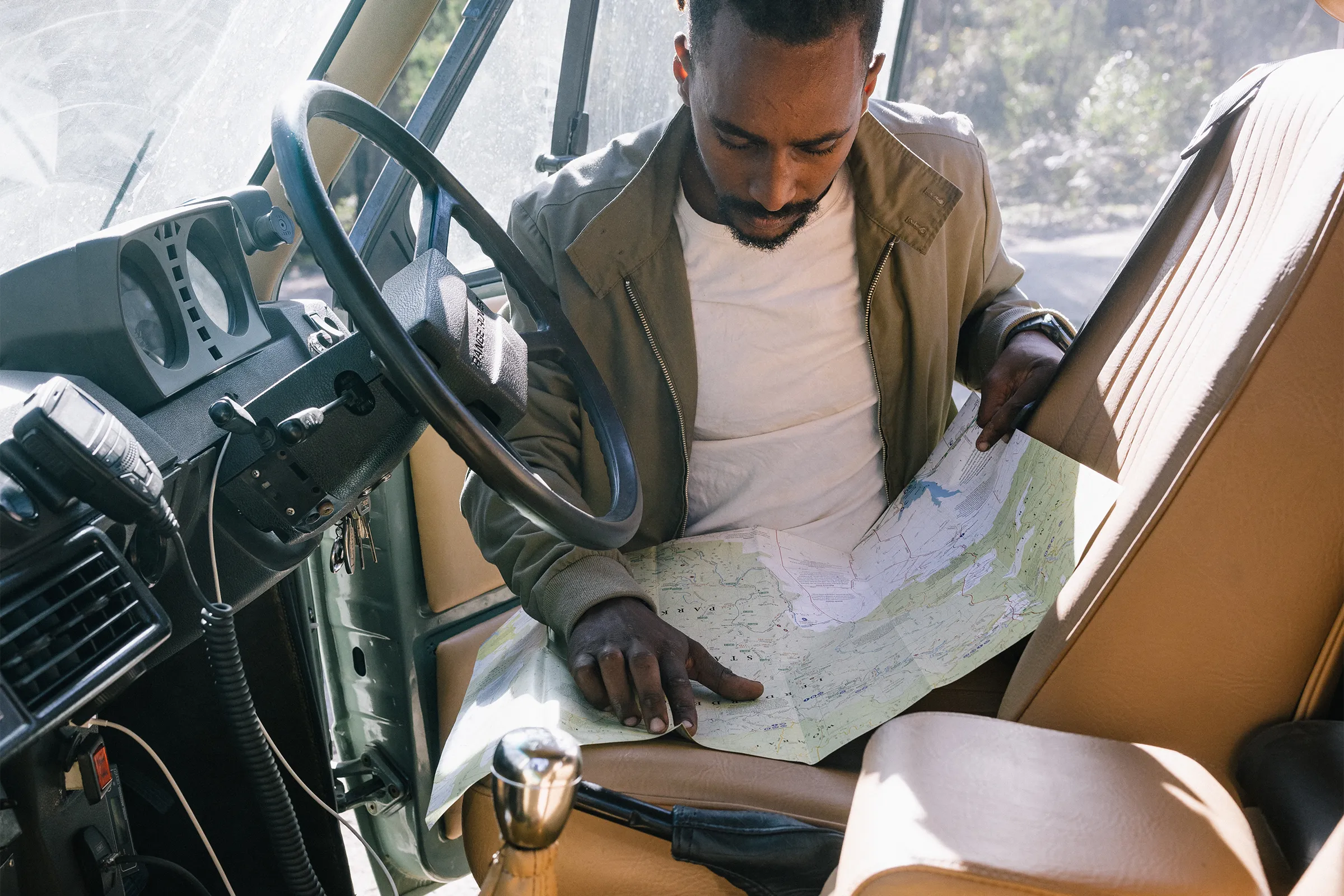 Endak looking at paper map in front seat of a Range Rover Classic | Range Rover restoration | Range Rover adventures 